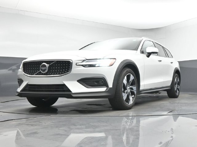 Used 2025 Volvo V60 B5 Cross Country Plus AWD/4WD image 36