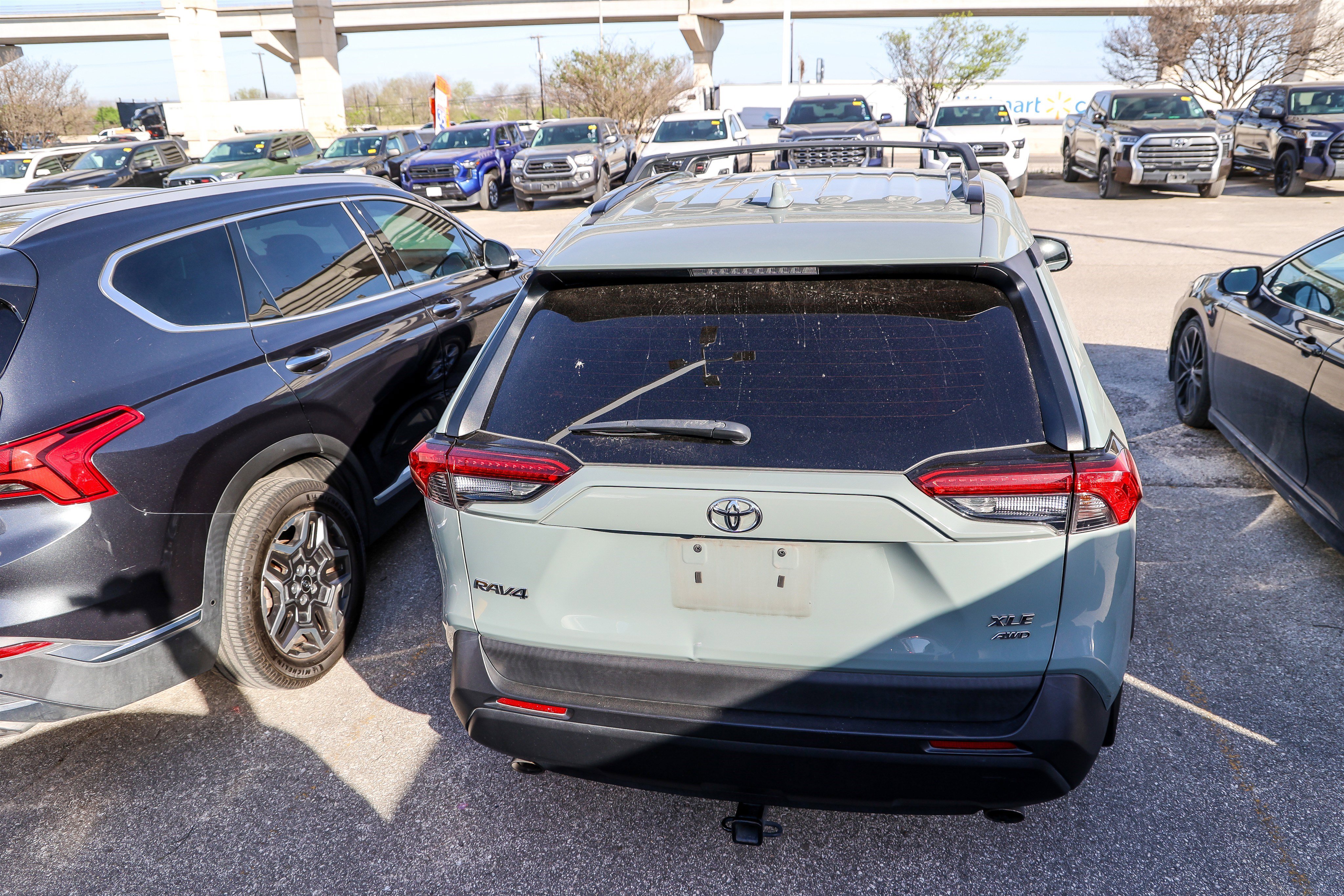 Used 2020 Toyota RAV4 XLE w/ Convenience Package image 9