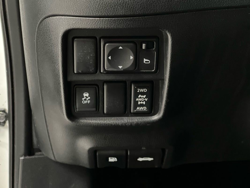 Used 2013 Nissan Juke SV image 25