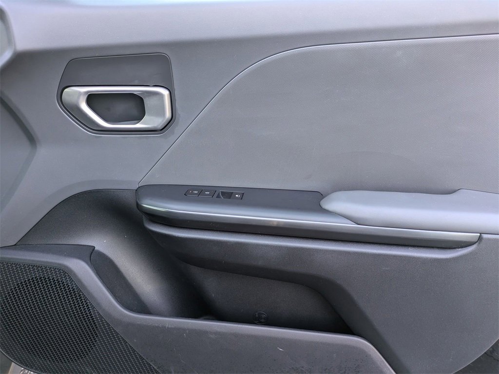 Used 2025 Kia K4 LXS image 31