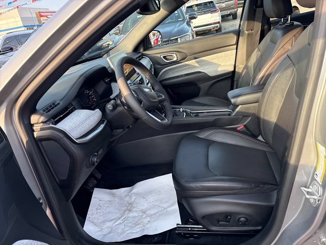 Used 2023 Jeep Compass Latitude AWD/4WD image 8