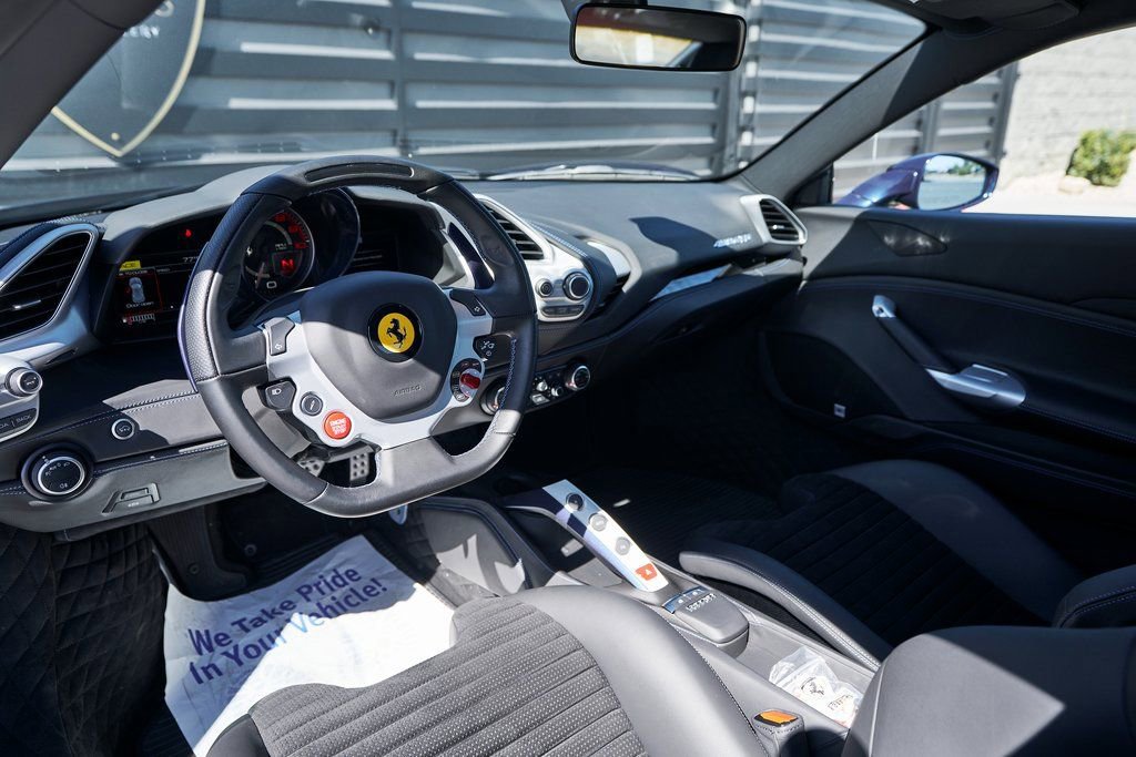 Used 2018 Ferrari 488 GTB image 2