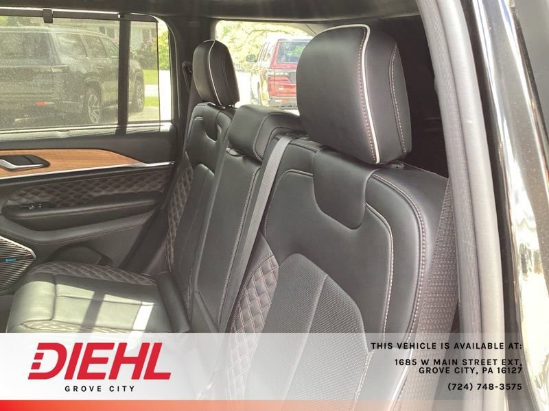 Used 2023 Jeep Grand Cherokee Summit AWD/4WD image 13