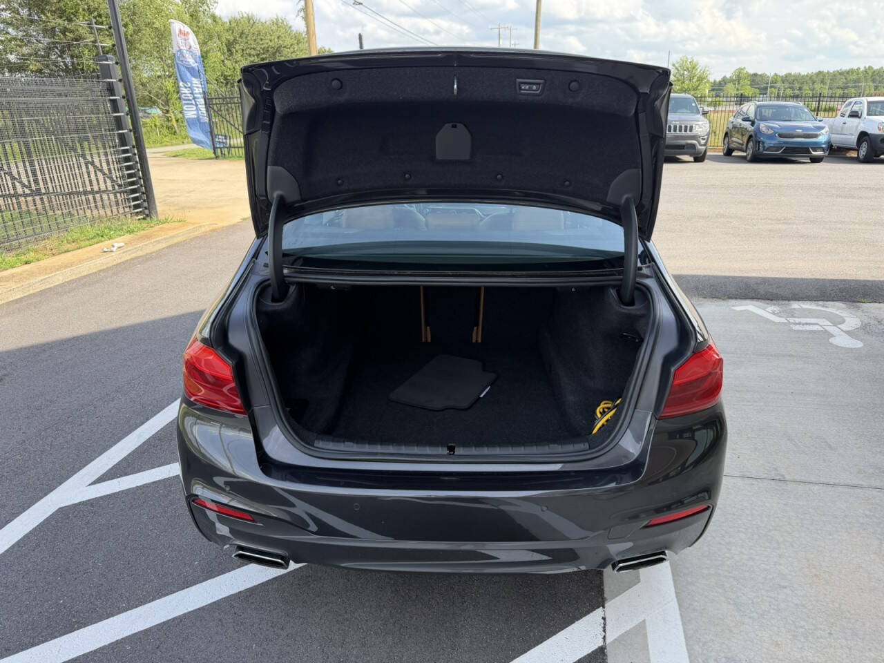 Used 2018 BMW 540i w/ M Sport Package RWD image 6