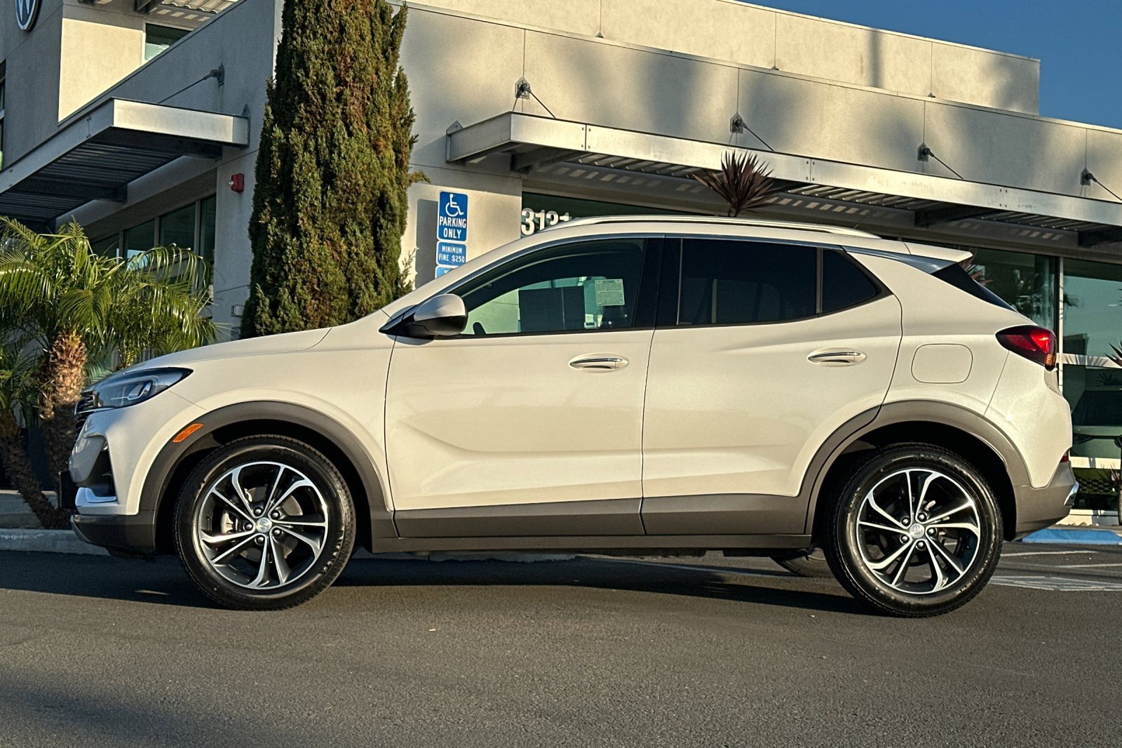 Used 2020 Buick Encore GX Essence image 7