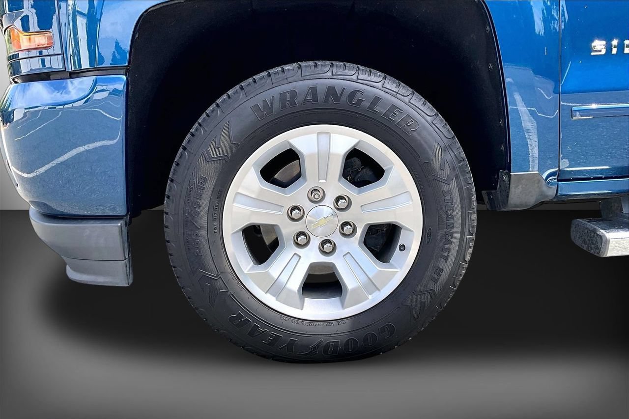 Used 2018 Chevrolet Silverado 1500 LT w/ All Star Edition AWD/4WD image 32
