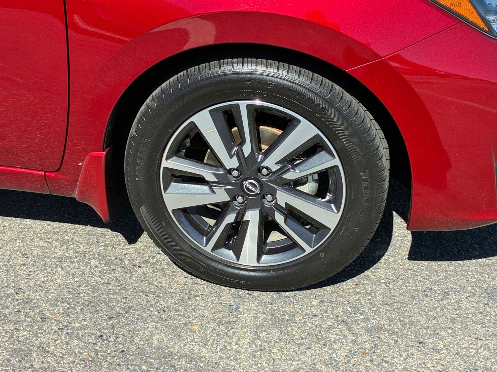 Used 2025 Nissan Versa SV w/ Trunk Package image 28