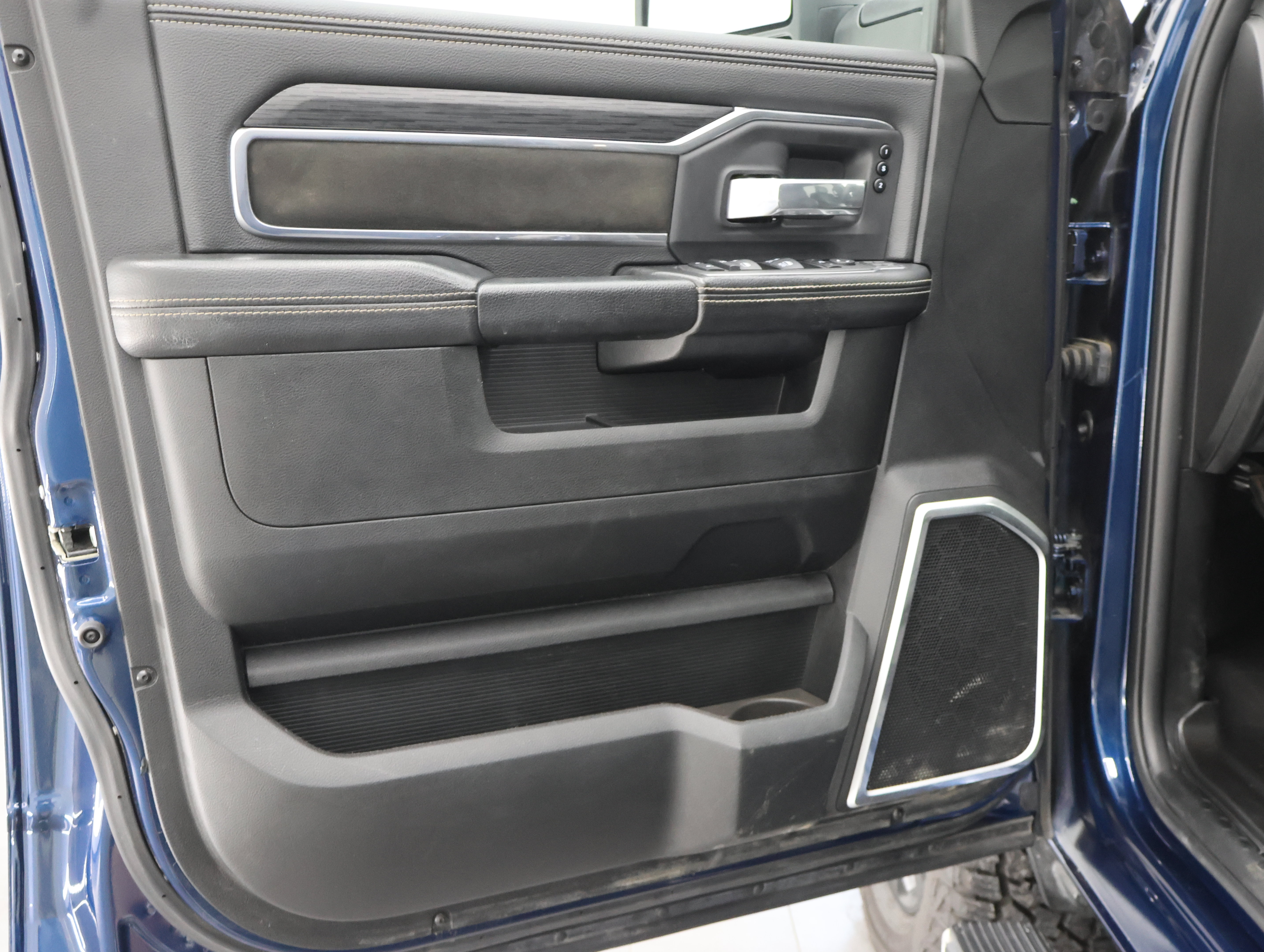 Used 2024 RAM 3500 Laramie w/ Night Edition AWD/4WD image 46