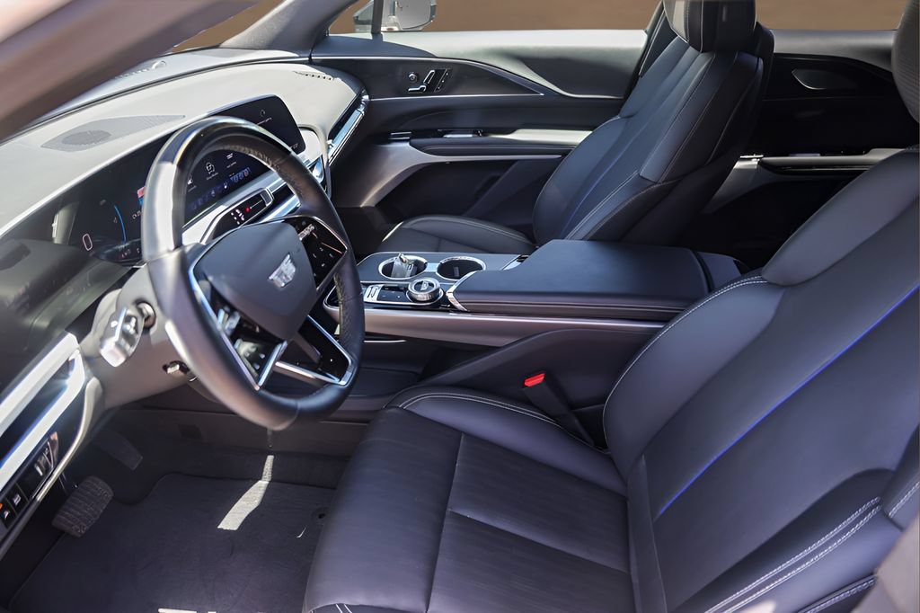 Certified 2024 Cadillac Lyriq Luxury AWD/4WD image 8