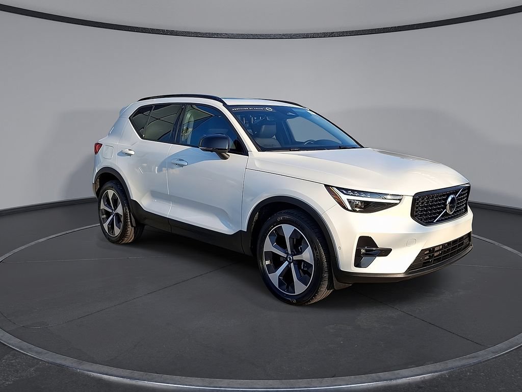 Certified 2026 Volvo XC40 B5 Plus AWD/4WD image 5