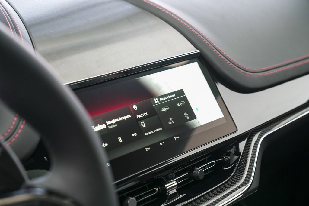 New 2026 Aston Martin DBX S image 39