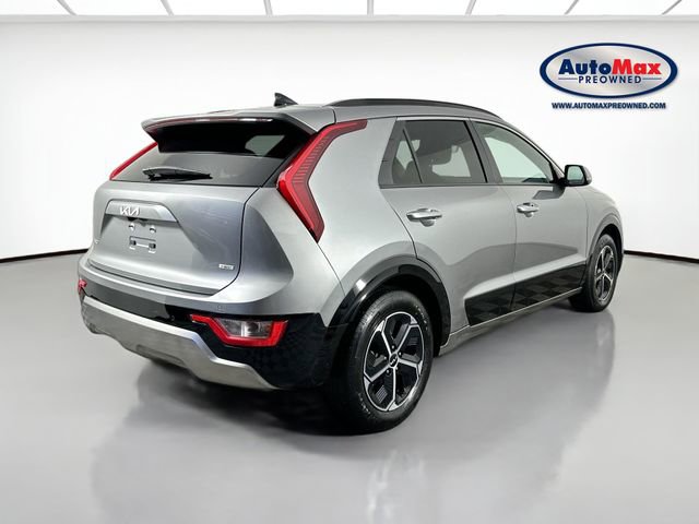 Used 2023 Kia Niro SX image 2