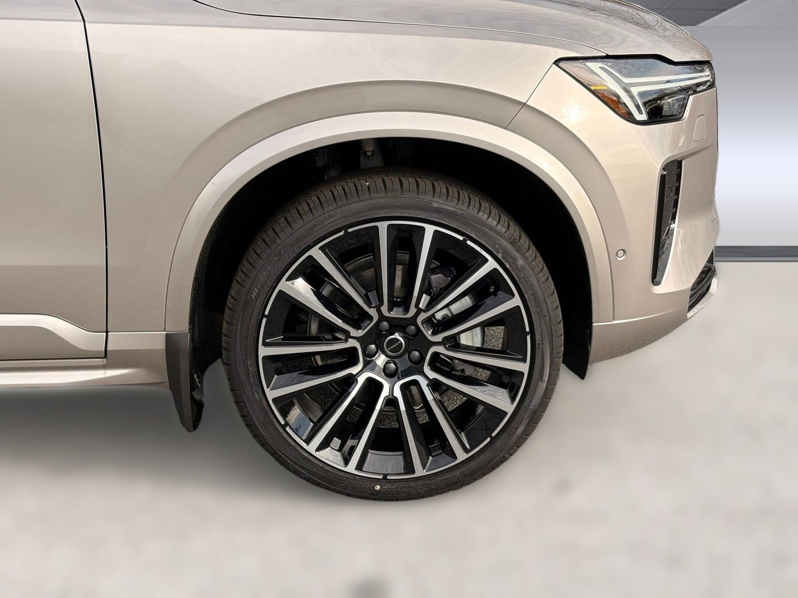 New 2026 Volvo XC90 B6 Ultra w/ Lounge Package image 12