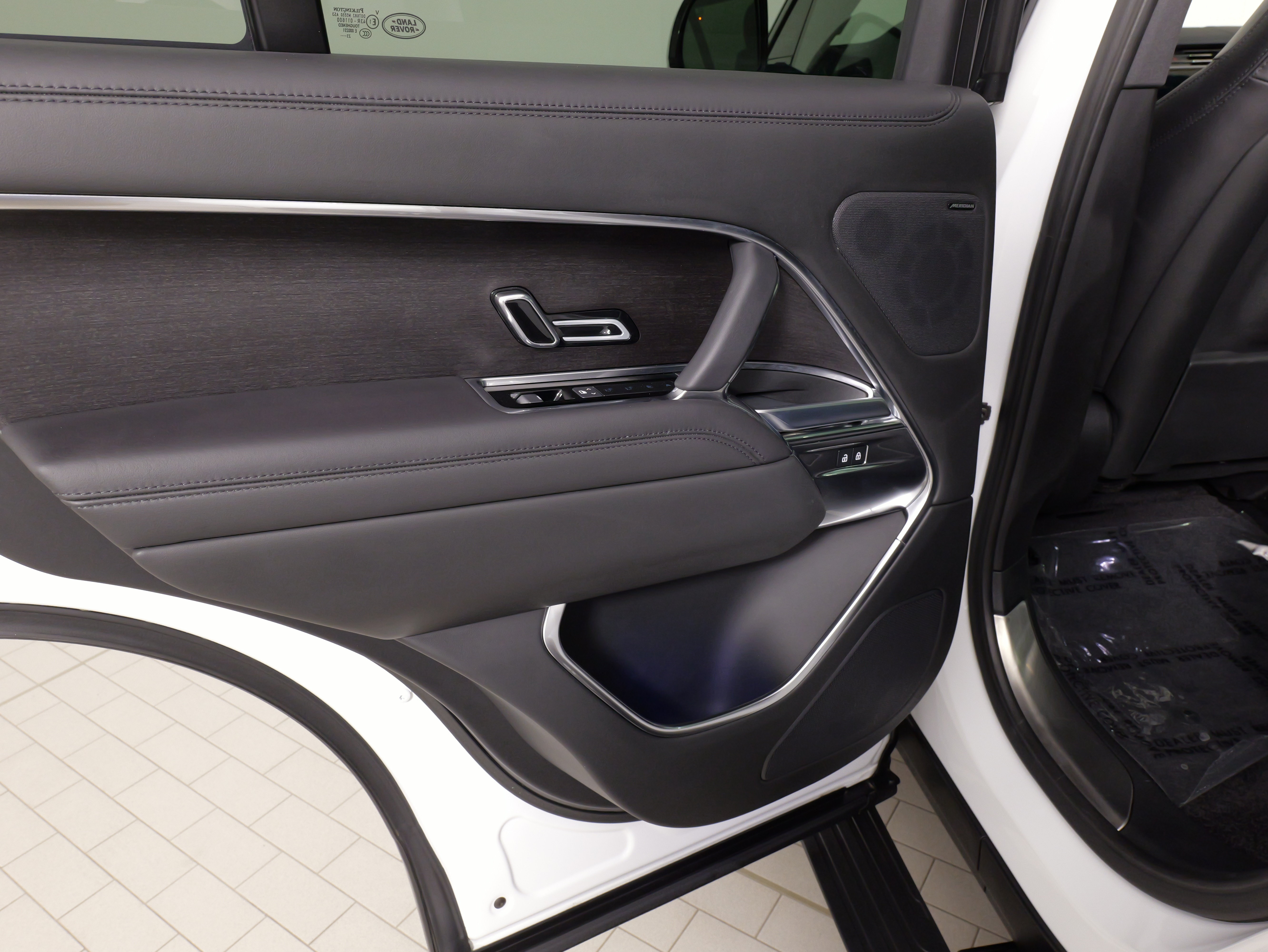 Used 2024 Land Rover Range Rover SE AWD/4WD image 36