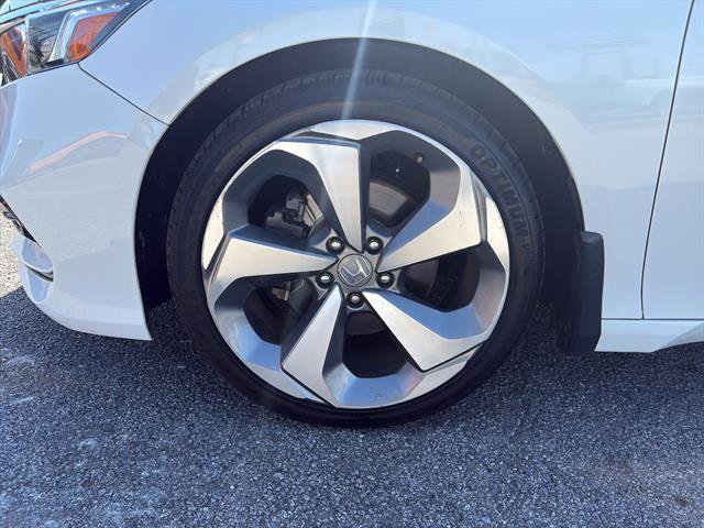 Used 2019 Honda Accord Touring image 9