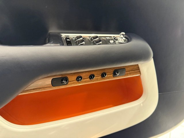 Used 2016 Rolls-Royce Dawn RWD image 24