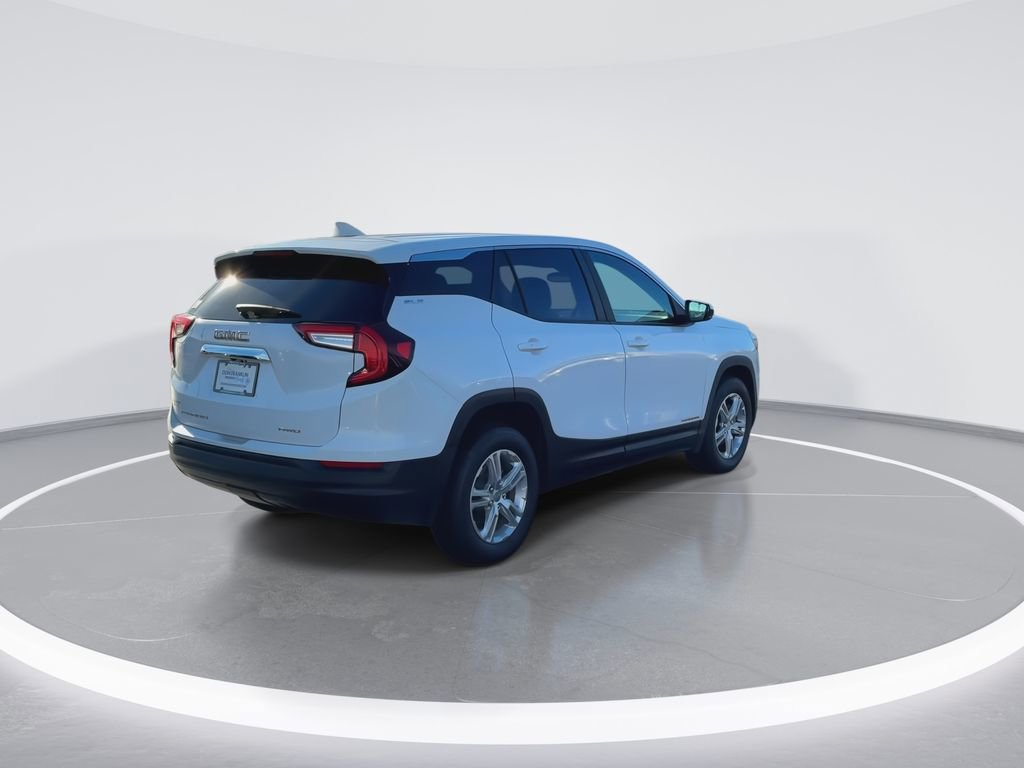 Used 2022 GMC Terrain SLE image 8