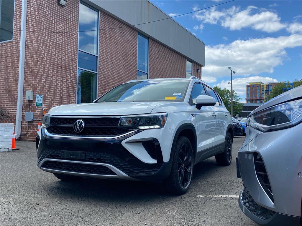 Certified 2023 Volkswagen Taos SE w/ Panoramic Sunroof Package FWD image 1