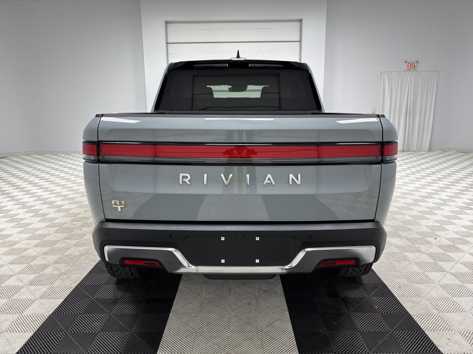 Used 2024 Rivian R1T Adventure AWD/4WD image 4