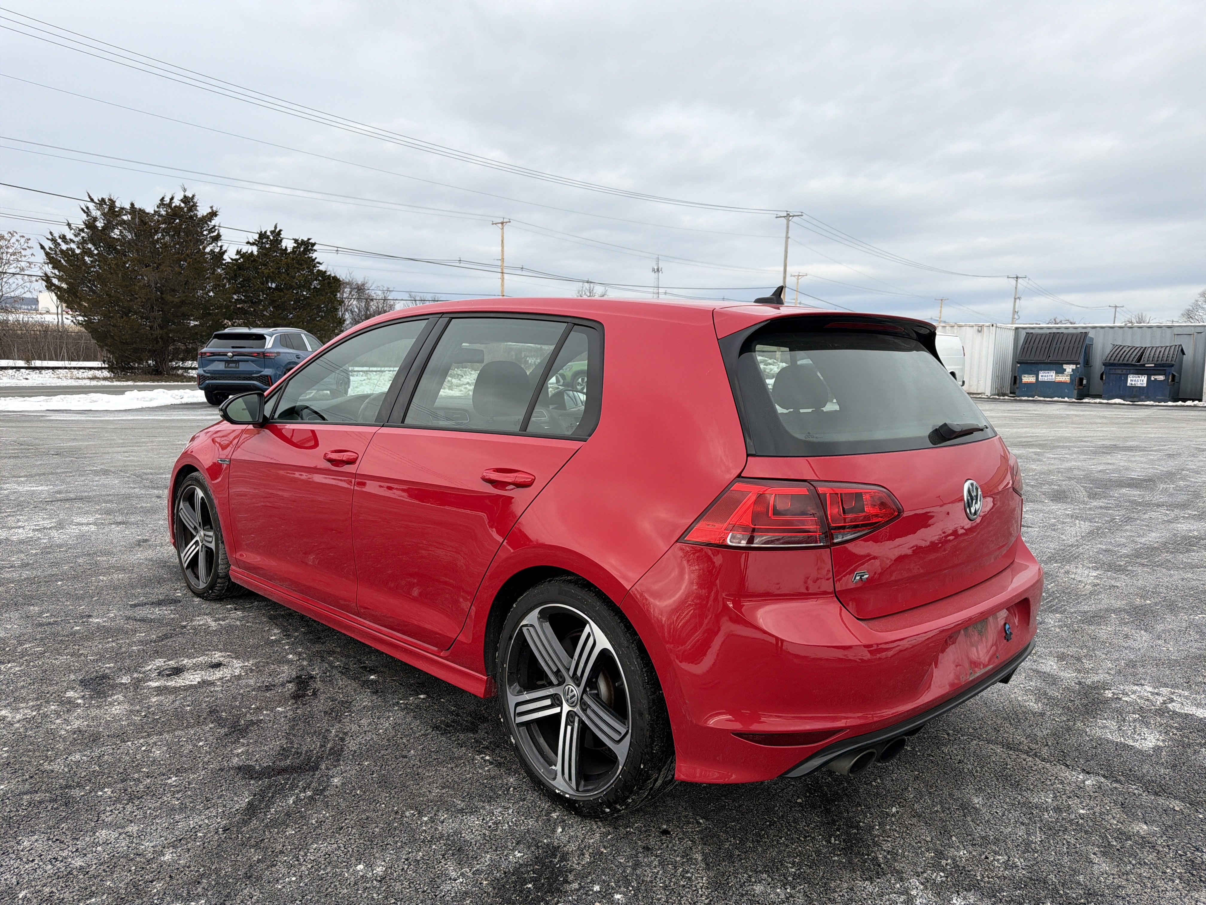 Used 2015 Volkswagen Golf R 4-Door image 8