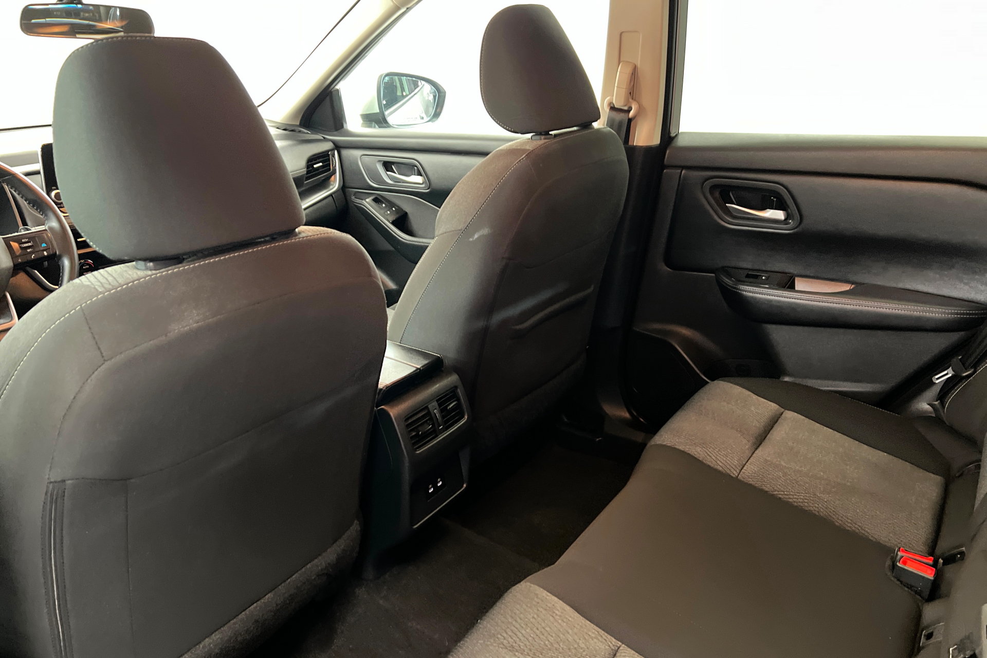 Used 2025 Nissan Rogue SV AWD/4WD image 19