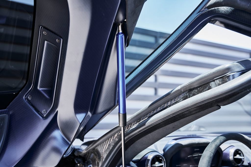 Used 2019 McLaren Senna RWD image 42