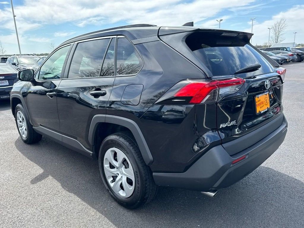 Used 2021 Toyota RAV4 LE image 5