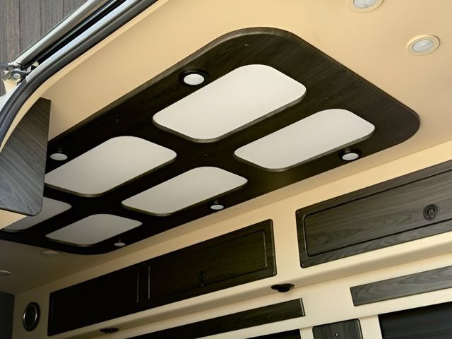 Used 2025 Mercedes-Benz Sprinter 3500 image 24