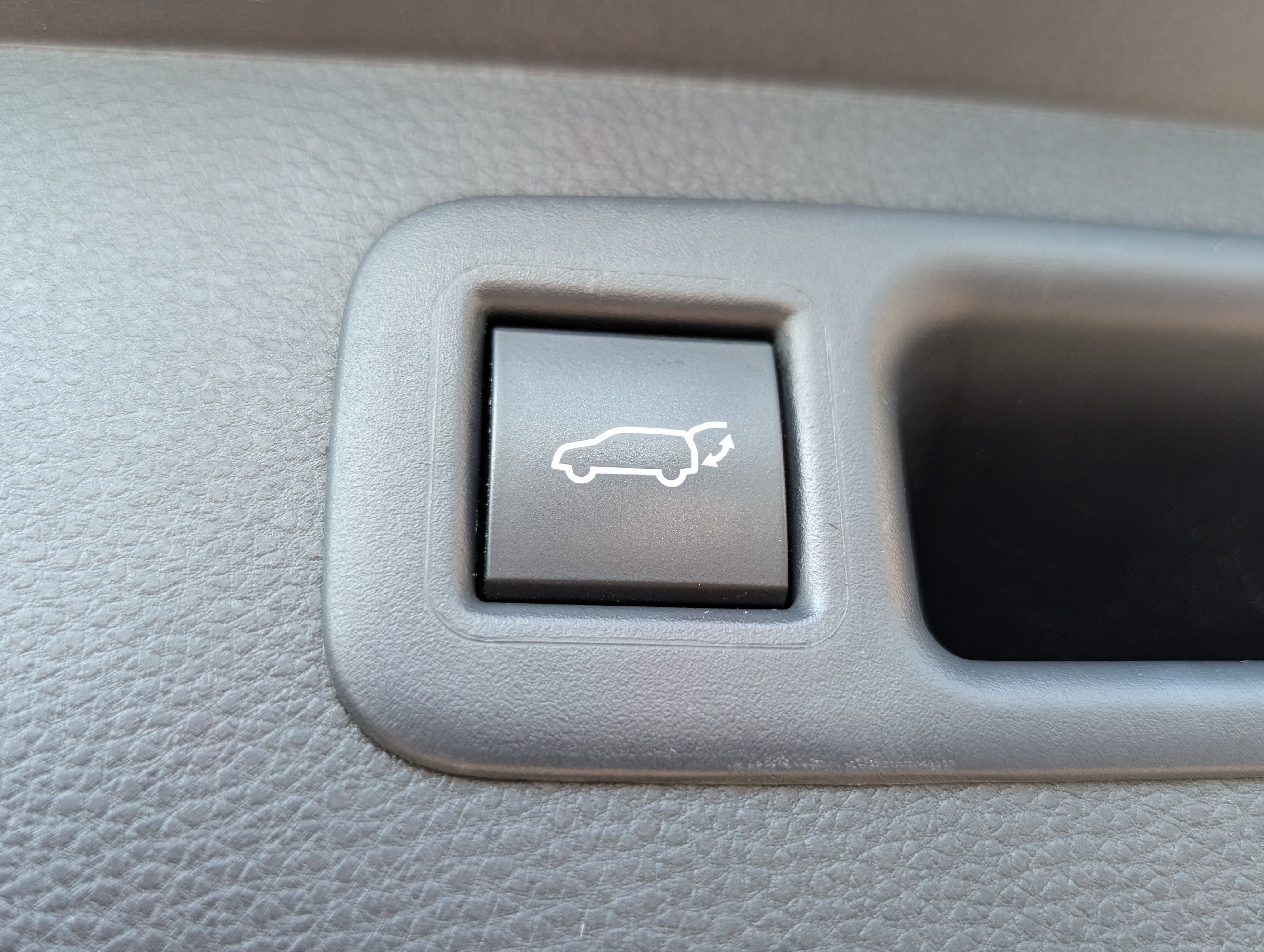 Used 2025 Toyota Highlander LE AWD/4WD image 15