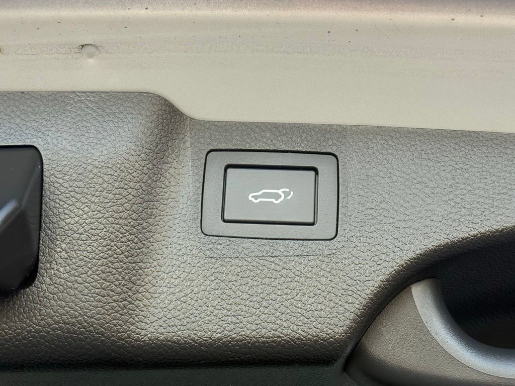 Used 2018 Hyundai Santa Fe Sport AWD/4WD image 16