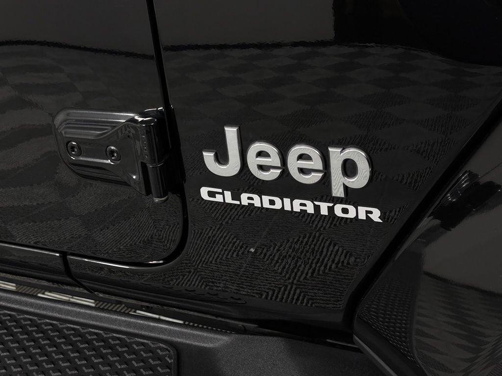 Used 2022 Jeep Gladiator Overland AWD/4WD image 14
