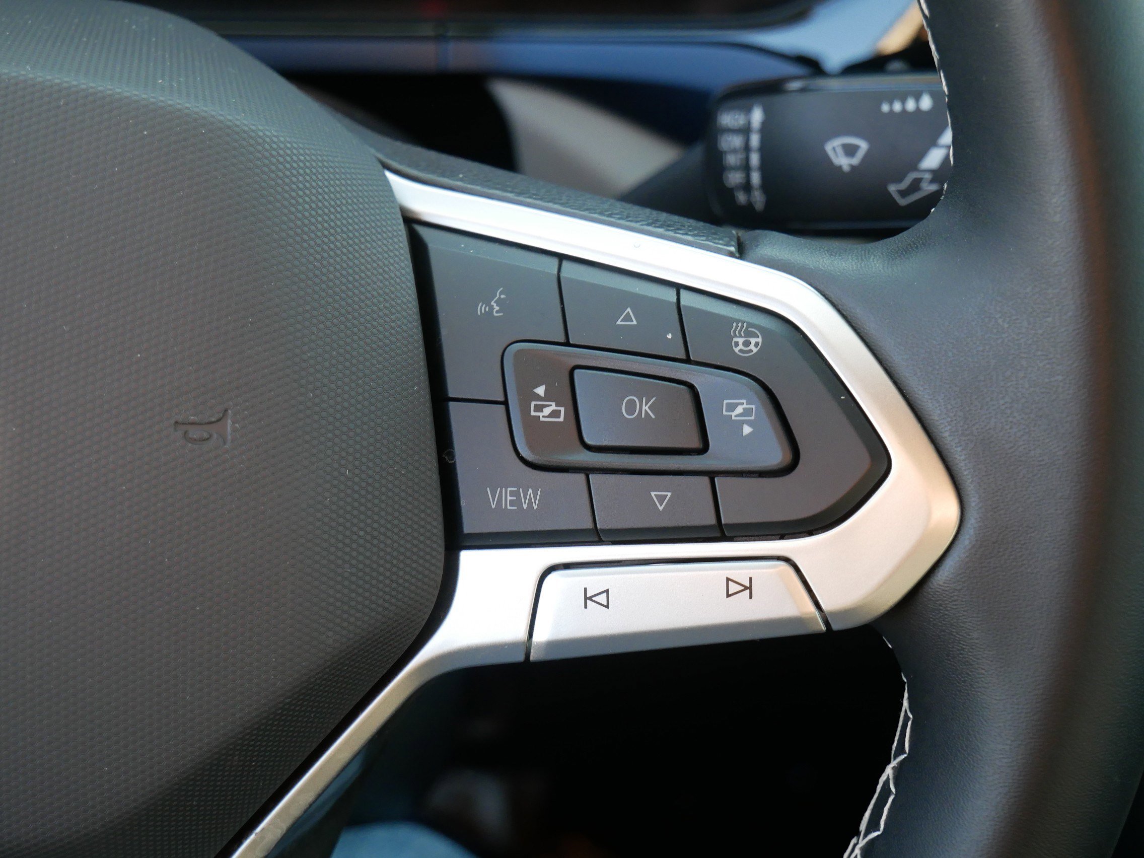 Used 2024 Volkswagen Taos SE image 30