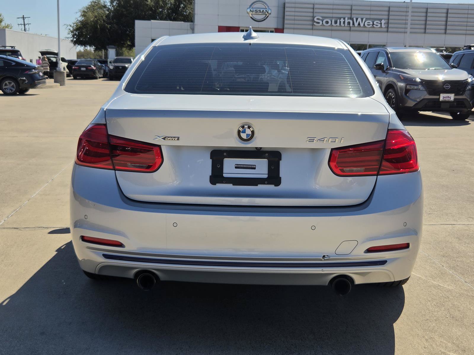 Used 2016 BMW 340i xDrive Sedan AWD/4WD image 6