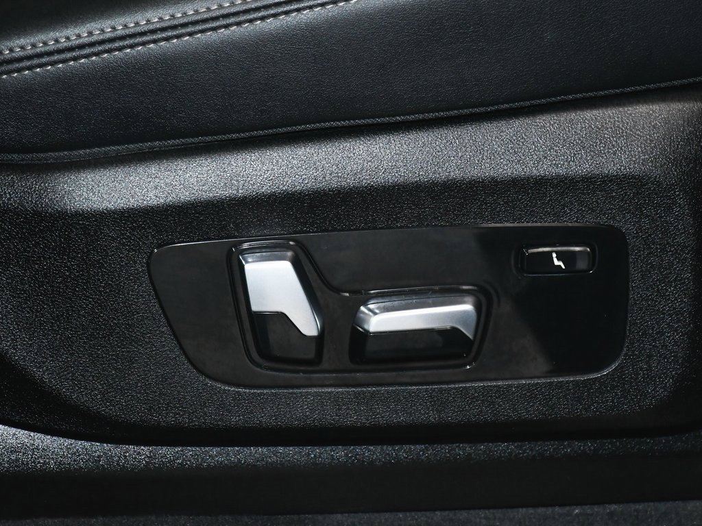 Used 2024 BMW X7 xDrive40i w/ Executive Package image 73