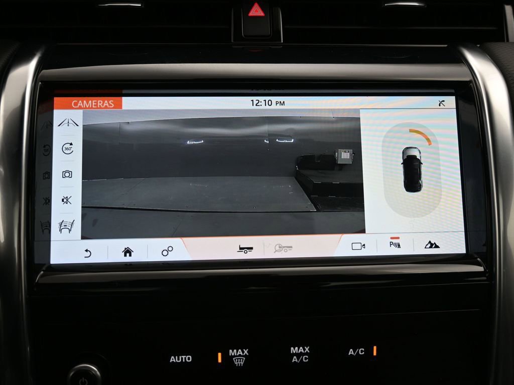 Used 2020 Land Rover Discovery Sport SE R-Dynamic image 12