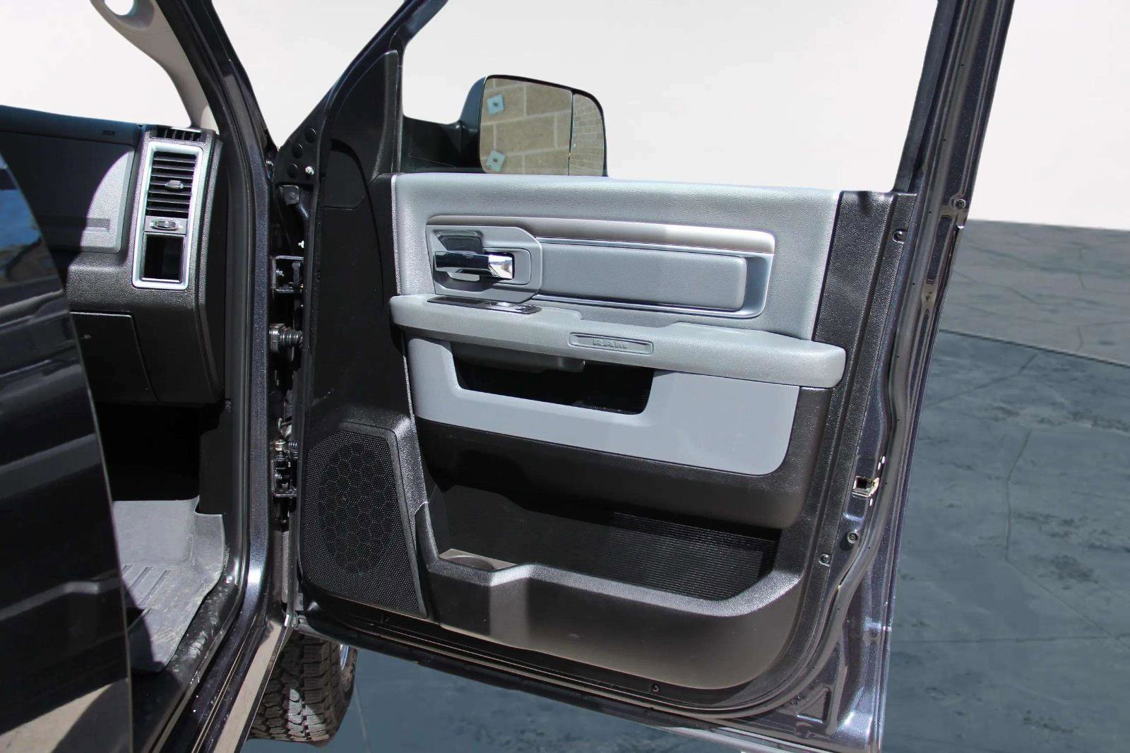 Used 2018 RAM 3500 SLT w/ Protection Group image 28