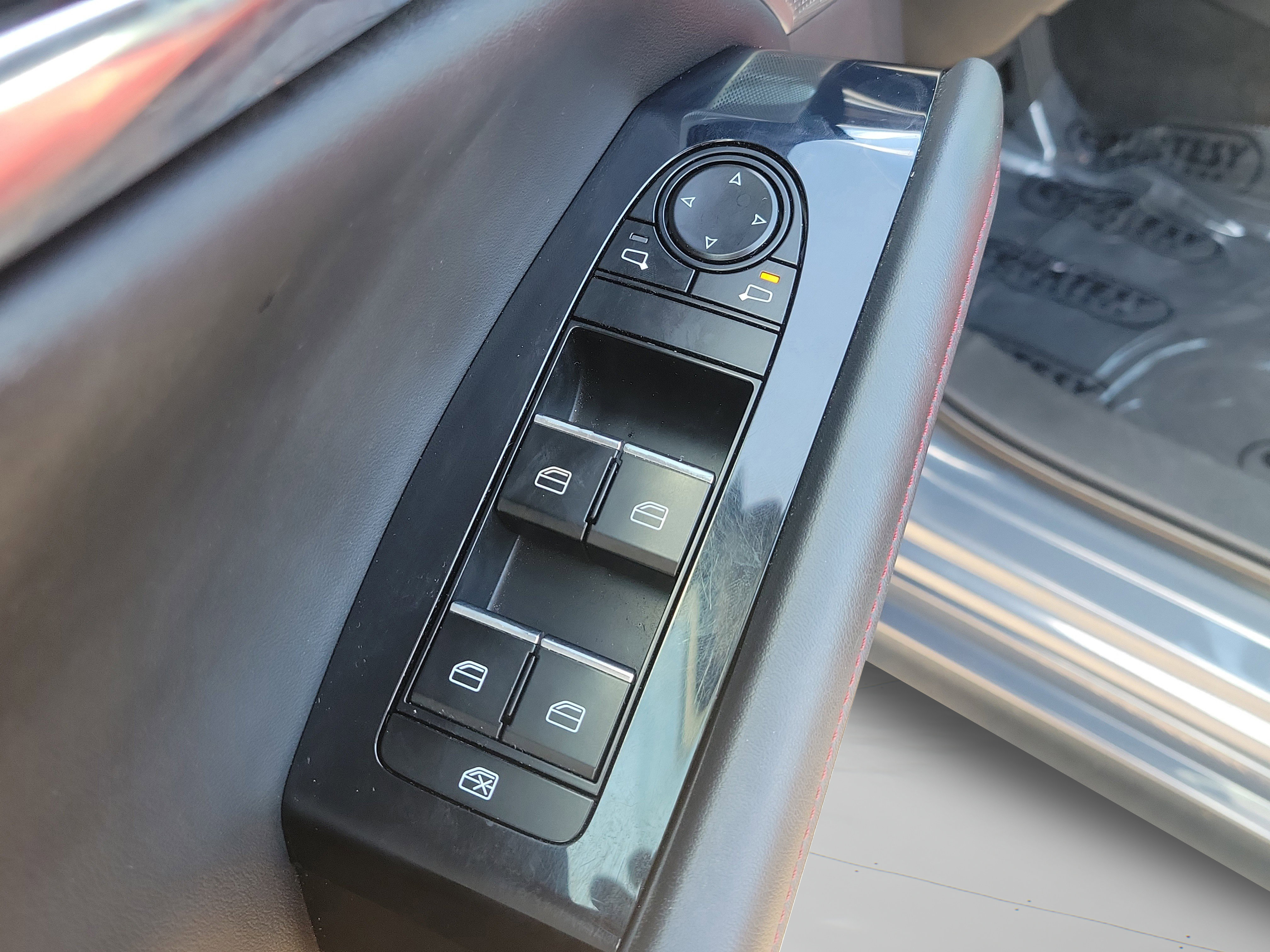 Used 2023 MAZDA MAZDA3 s image 25