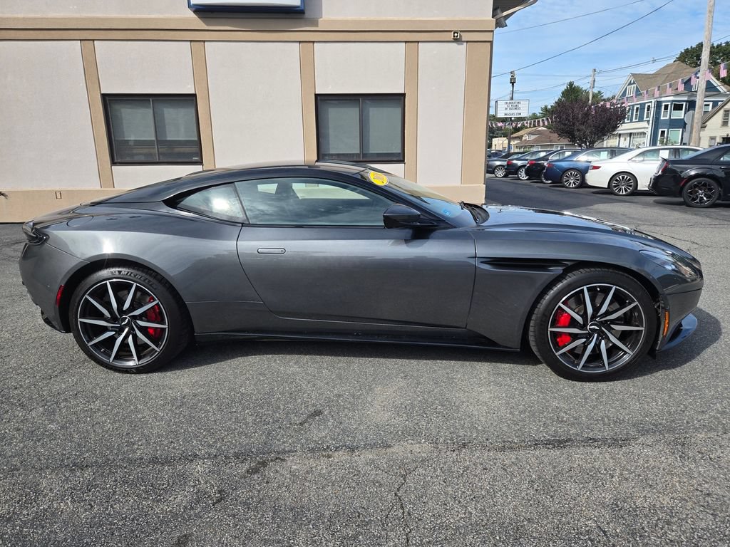 Used 2018 Aston Martin DB11 Coupe RWD image 2