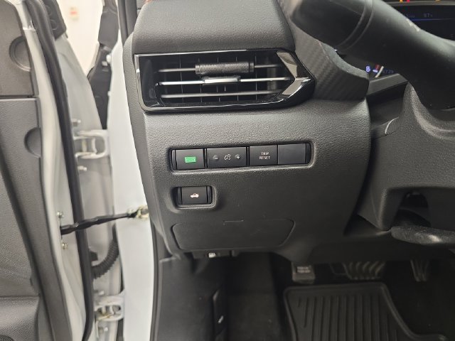 Used 2025 Nissan Sentra SR FWD image 30