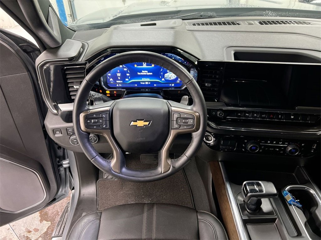 Used 2023 Chevrolet Silverado 1500 High Country image 11
