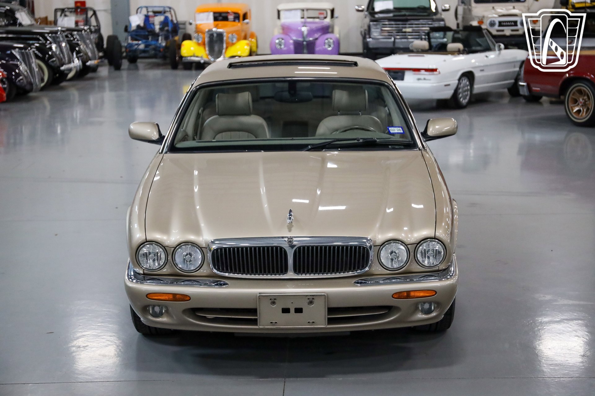 Used 2001 Jaguar XJ8 image 5