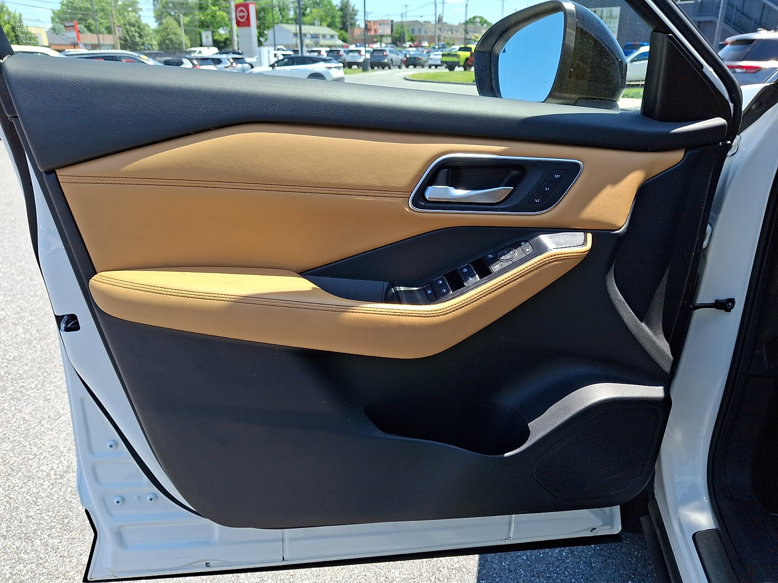 Certified 2023 Nissan Rogue Platinum AWD/4WD image 15