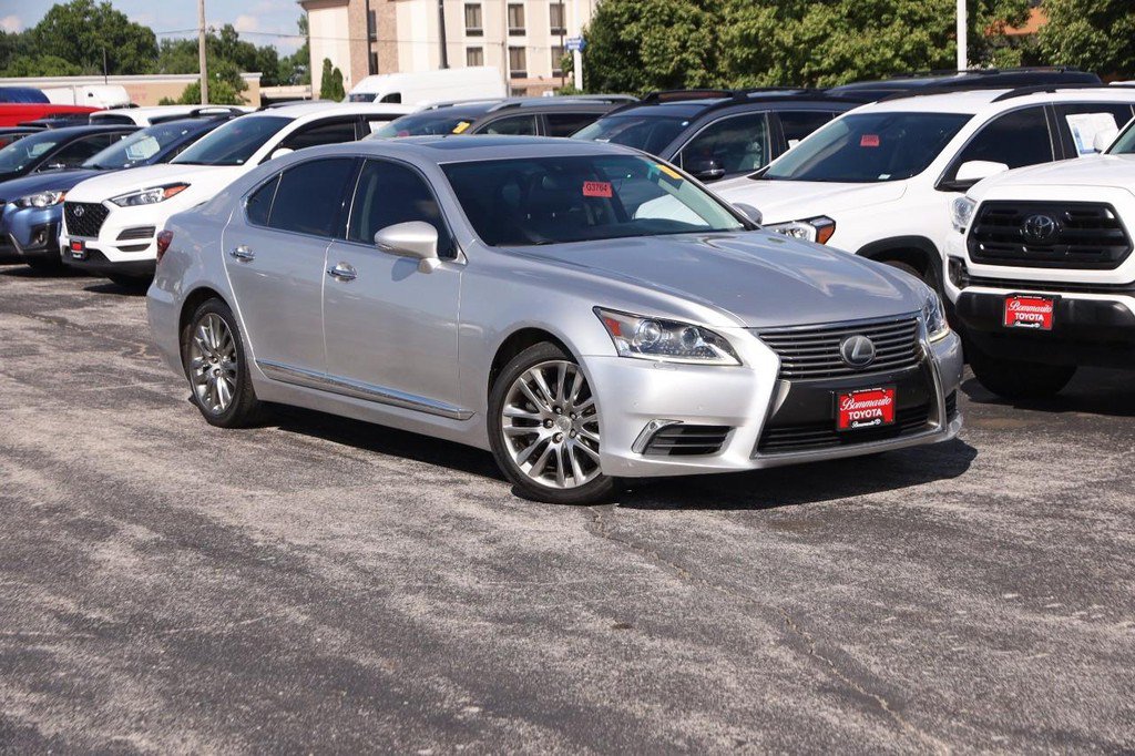 Used 2016 Lexus LS 460 AWD w/ Comfort Package image 3