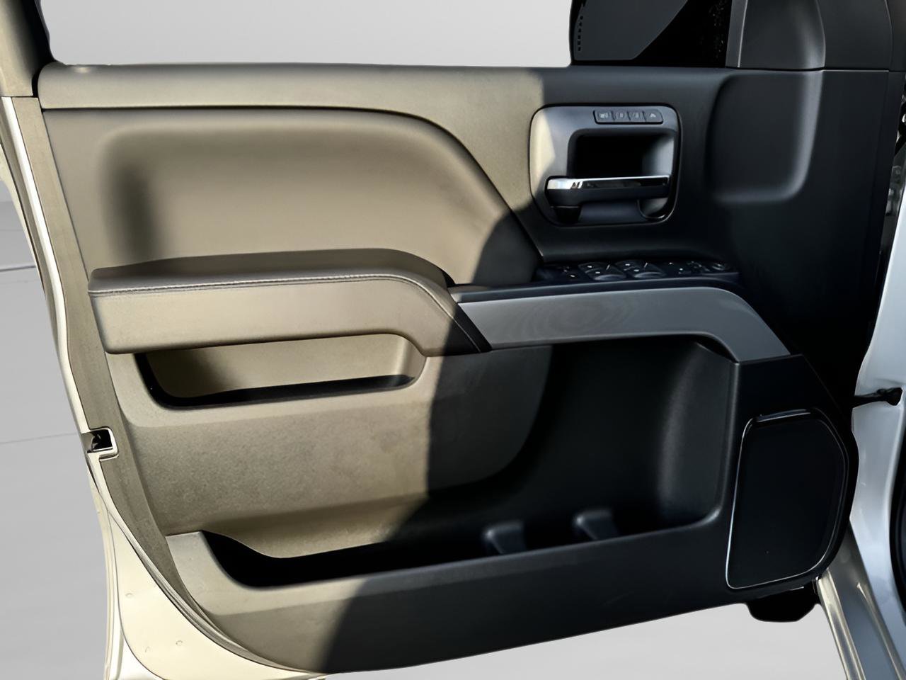 Used 2017 Chevrolet Silverado 1500 LTZ Z71 image 24