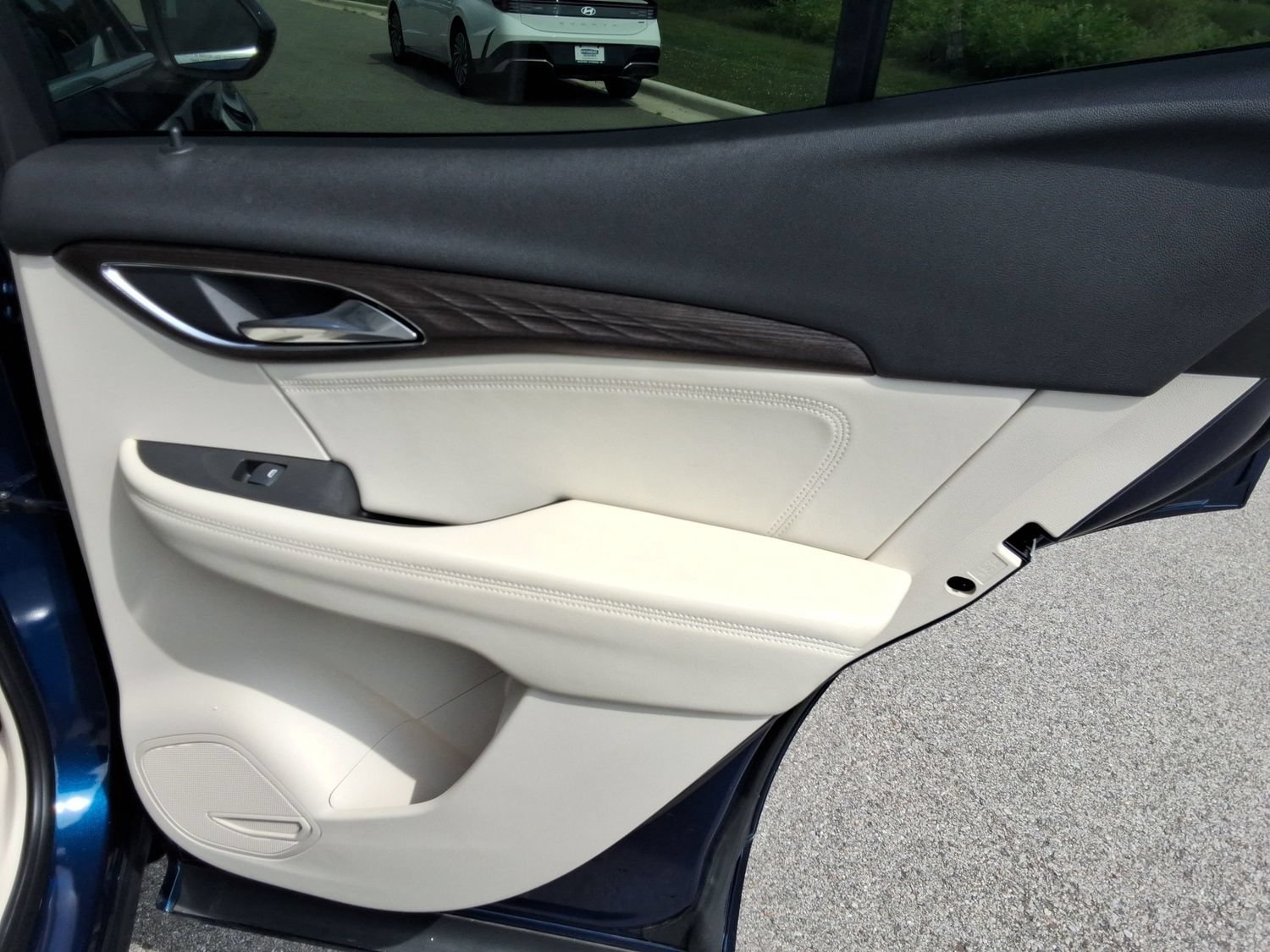 Used 2023 Buick Envision Avenir FWD image 25