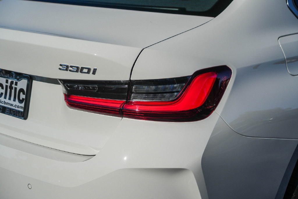 New 2026 BMW 330i Sedan w/ Convenience Package RWD image 7