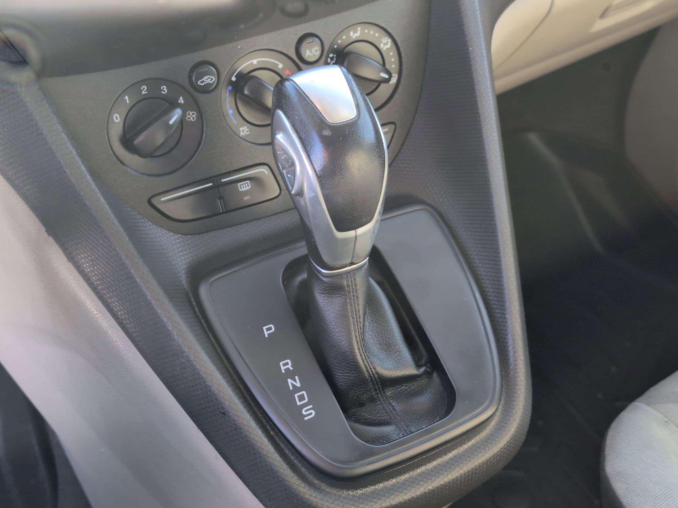 Used 2015 Ford Transit Connect XLT image 22
