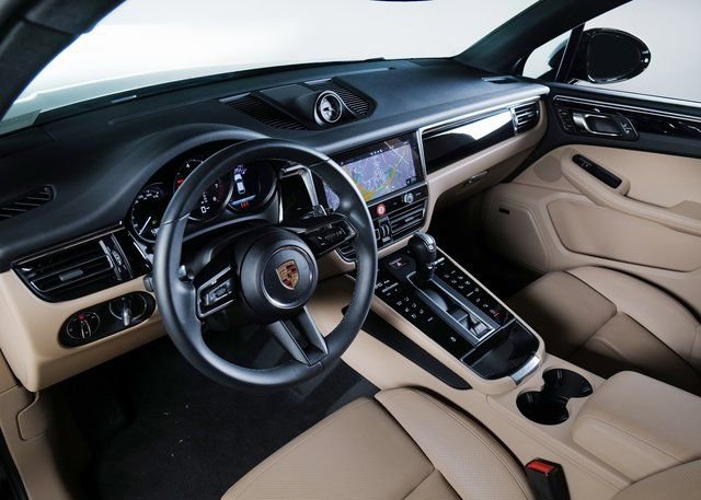 Used 2025 Porsche Macan image 20