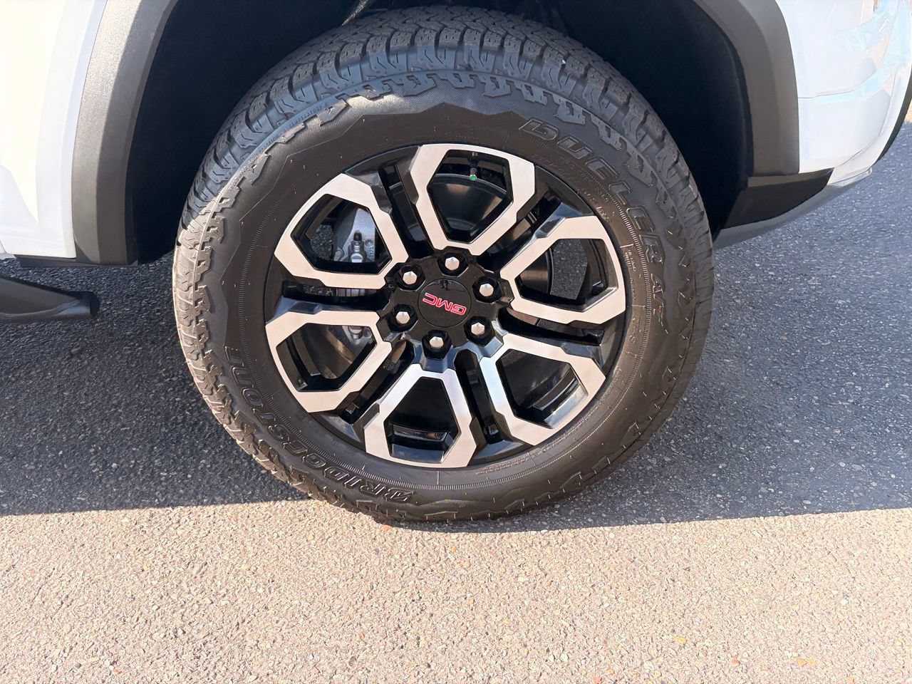 Used 2025 GMC Canyon AT4 w/ Nightfall Edition AWD/4WD image 10