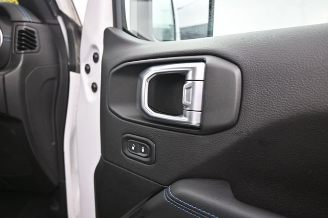 Used 2022 Jeep Wrangler Unlimited Rubicon 4xe w/ Cold Weather Group AWD/4WD image 35